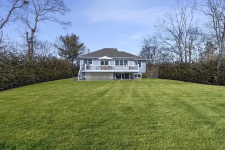 Chic Hamptons Home near beach!