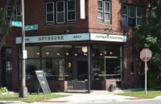 The June House: a Charming 2BR Apartment in the heart of Mac-Groveland.