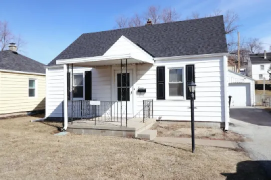 Centrally located in Omaha, close to downtown, major attractions, freeways. Hotels in 