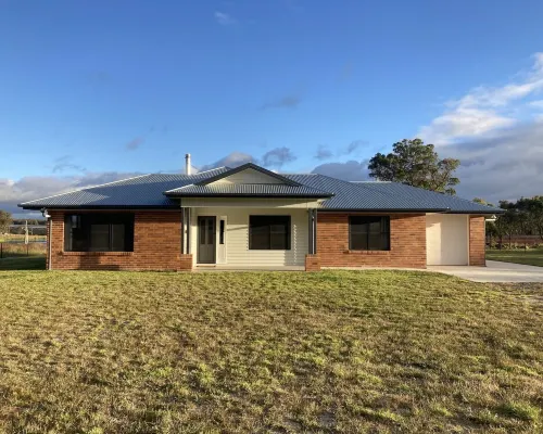 The Farm. Entire house country stay Hotels in Stanthorpe