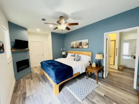 Crawford's Lookout a.k.a-CLO ~ Private RiverFront ~ Outdoor Entertainment Patio