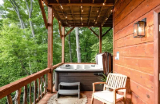 Cozy & kid friendly cabin w/ million $ views, hot tub, game room, and fire pit!!