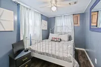 Remodeled Lake Texoma Beach Themed House Walking Distance to Neighborhood Beach