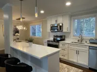 Cheerful & private 3 bedroom Shoreline home. Các khách sạn gần Richmond Beach Community Park