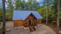 Romantic Music-Inspired Cabin with Hot Tub, Spa Bath, Outdoor TV & Fireplaces - Romantic