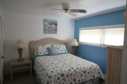 Indian River lagoon Fishing Cottage 2 miles from the Atlantic Ocean w/250 dock