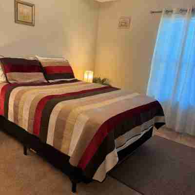 Hayden's Getaway: Sleep 6, Charming & Spacious Rooms