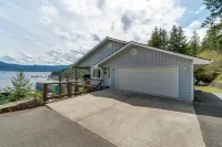 Two Themed Homes Under One Roof! Hotels near Silverwood Theme Park