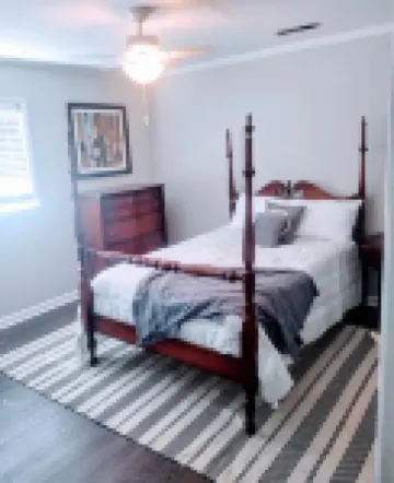 "Deja Blue" Lakeview Villa w/ Luxe Master Bedroom Views