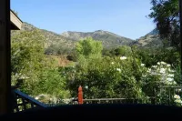 Romantic Couples Cabin near Park Gate Entrance to Sequoia Nat'l Park Hotels in Three Rivers