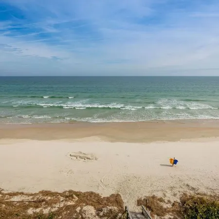 Renovated Condo with Pool on No Drive Beach