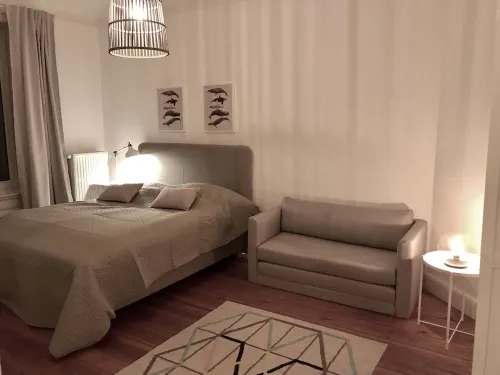 Old Building Apartment for up to 6 People at Hamburg Central Station in St. Georg - 2nd Floor