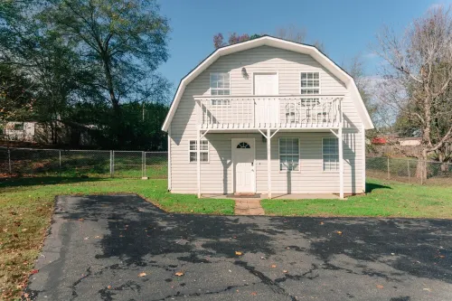 Bungalow Home with EV Charger - No Cleaning Fee