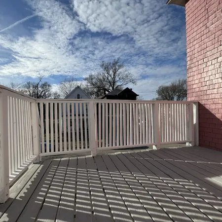 Downtown Spacious Apt with king bedroom, Formal Dining, and balcony!