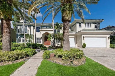 Casa Bella-Vita Luxurious Waterfront Living