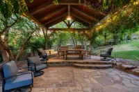 Luxury 7000 SQFT, Sleeps 20 - Bball, VBall, 1 acre Hotel dekat Alpine Tabernacle/American Fork FamilySearch Center