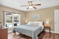 🍹🌞 Paradise Oasis! Beautiful Heated Pool, Pet Friendly, Wi-Fi, Near Beaches! فنادق في Sebastian