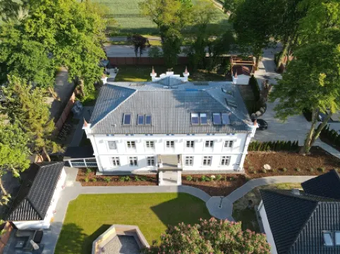 Moderne 3 Zimmer Dachgeschoss Wohnung im Herrenhaus Henriettenhof