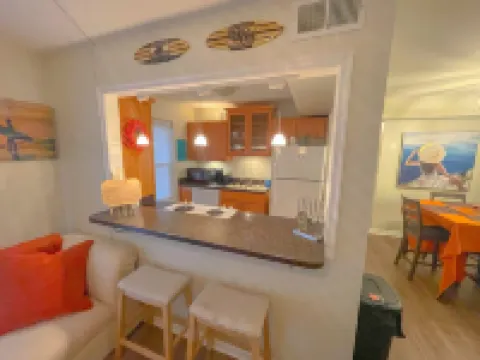 Lovely 2 bedroom condo walking distance to Beach Condominium - Entire home