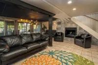 Pet Friendly/Professional Host/Kayaks/Waterfront Hotels in Creal Springs