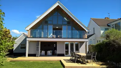 Beach Front Holiday Home on Private Road with Views Out to Sea. 100+  Reviews Hotels near Bognor Regis Station