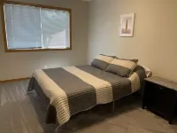 Breathtaking!  4BR/3BA Cabin - 30ft from lakeshore on Alexandria Chain of Lakes