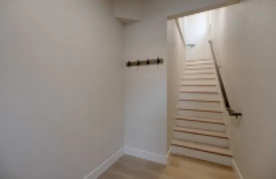 Cozy, upstairs, fully remodeled 1-bedroom apartment. With AC and WiFi