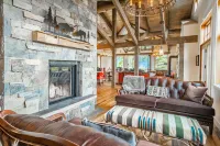 Fox Trot Cabin- On Mountain, Fabulous Views, Hot Tub, Walk to Ski Lifts