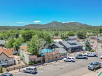 Right on Historic RTE 66 in Downtown Williams.  Steps away from all the action!