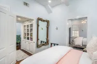 Updated Historic Home Walk to Beach- Pet Friendly!