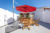 Lovely 2-bedroom loft with hot tub.