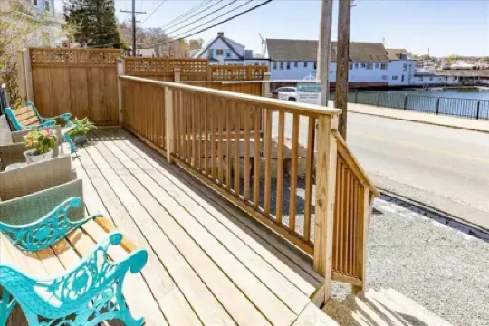 3BR/2 BA Harborside Home · Fenced Backyard+Grill · Ocean Views