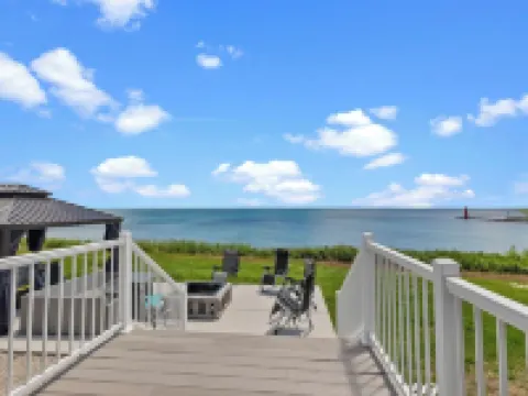 Lighthouse Retreat Close to Lambeau Fieldand the AmazingDoor County Fall Color アルゴマのホテル