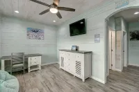 Paradise on Copano Bay ~ Complementary Kayaks ~ Pier and Pool 락포트 호텔