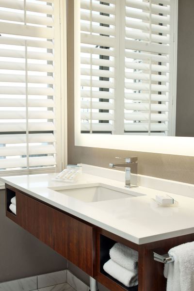 エキストララージシティビューコーナールーム(クイーンベッド2台)(バスルーム) ヒルトン ガーデン イン フェニックス ダウンタウンの写真