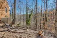 Waterfront Lake Lanier - Private Dock & Fire Pit space for the whole family!