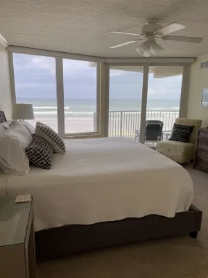 Oceanfront, non-drive beach, heated pool, sport courts, gym
