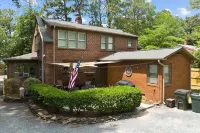 Charming, Cozy Home Close to Everything Downtown! Perfect for Large Groups!