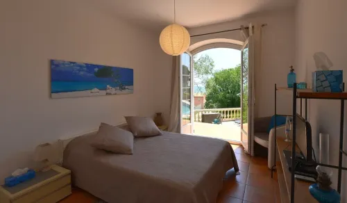 Superb villa sun swimming pool, quiet garden and sea view on the heights of Nice