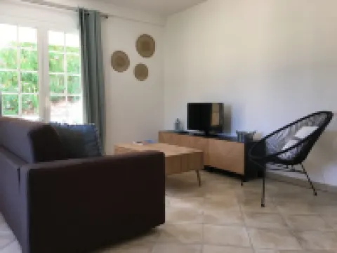 Appartement 2 Pièces en rez de Jardin de Notre Villa