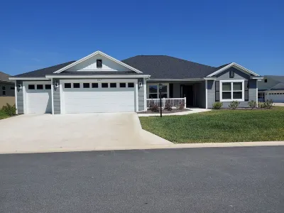Nice 3 Bedroom, 2 Bath Home, Sleeps 6 w/Golf Cart Hotels near Publix Super Market at Colony Plaza
