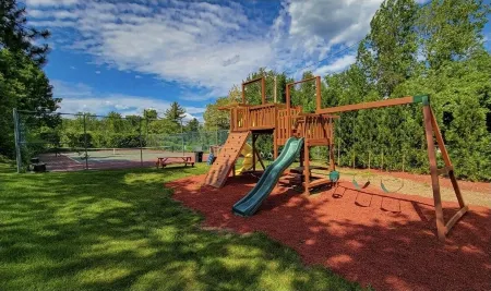 Adorable, updated condo.  Walk to Weirs Beach. Near Bank of N.H.Pavilion.