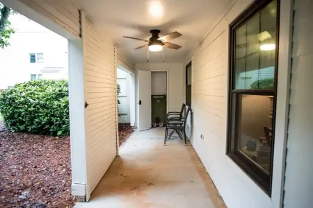 ATH  Apple - Convenient to UGA & Downtown!