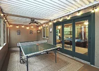 Luxury, lake front with private dock!