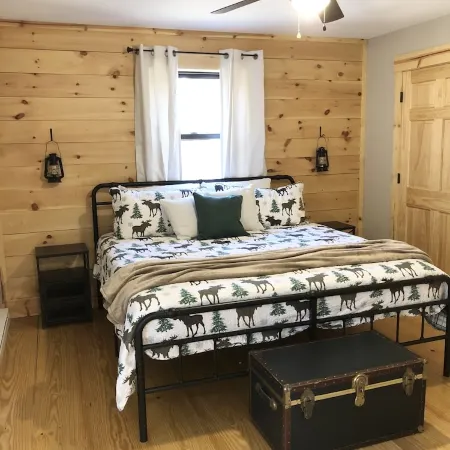 Hot tub-petfriendly-firepit-pool table-bar-3+acres
