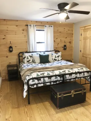 Hot tub-petfriendly-firepit-pool table-bar-3+acres