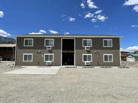 Yellowstone Retreat Rentals UC: two blocks from Yellowstone!