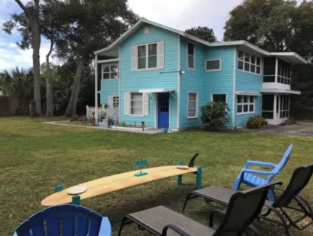 History House of Holly Hill Daytona- 109& up. US History theme. Отели рядом с достопримечательностью «Lavender Fields Day Spa»