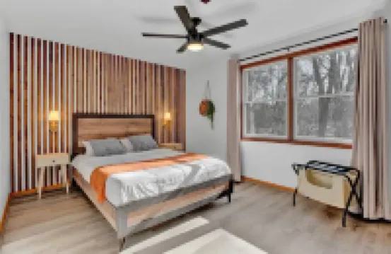 Pocono Dream Chalet- HOT TUB/GameRoom/Lake & Pool Access/ Fireplace / Firepit