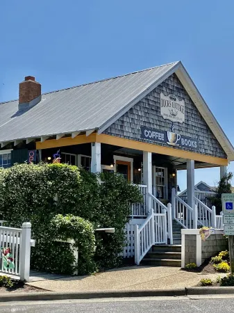 Lovely Oceanside condo in beautiful Duck, North Carolina Outer Banks!